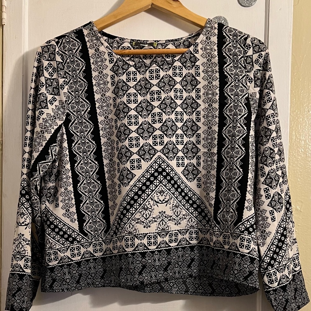 Black and cream long sleeve top